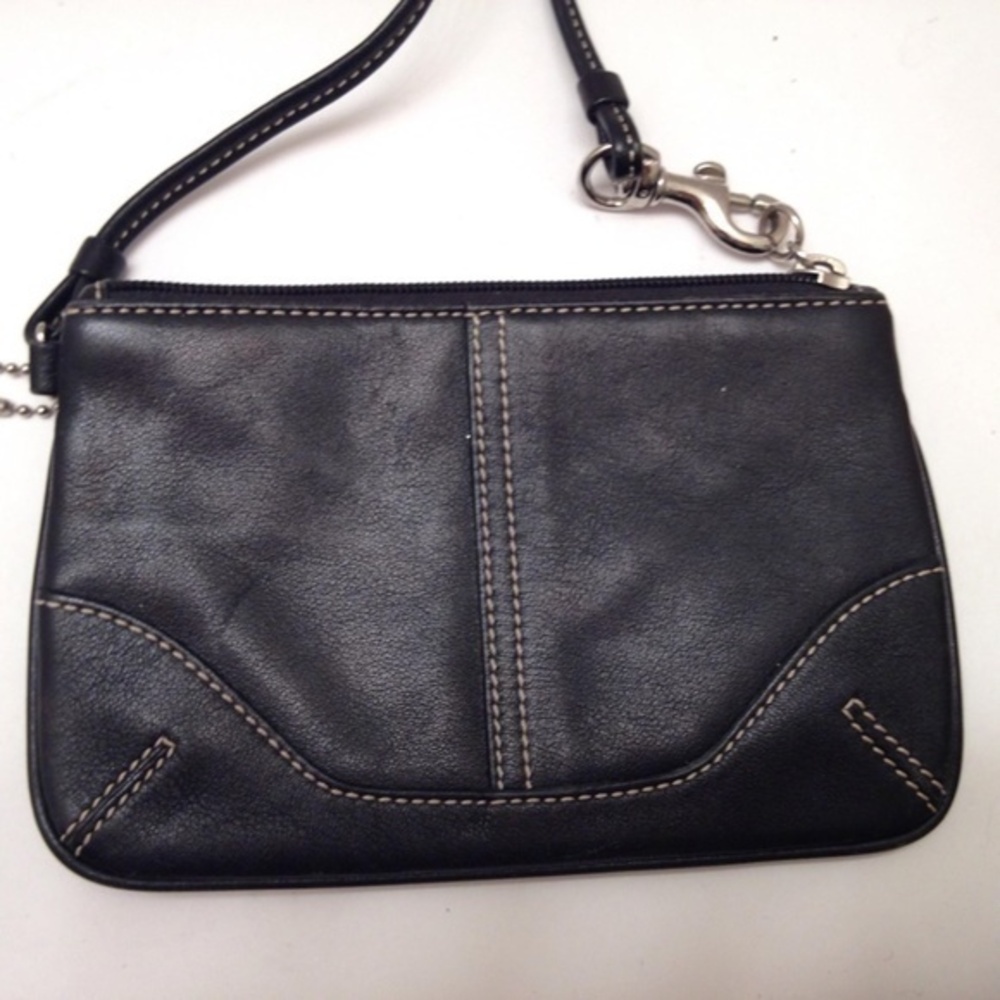 COACH - black leathe wristlet wallet